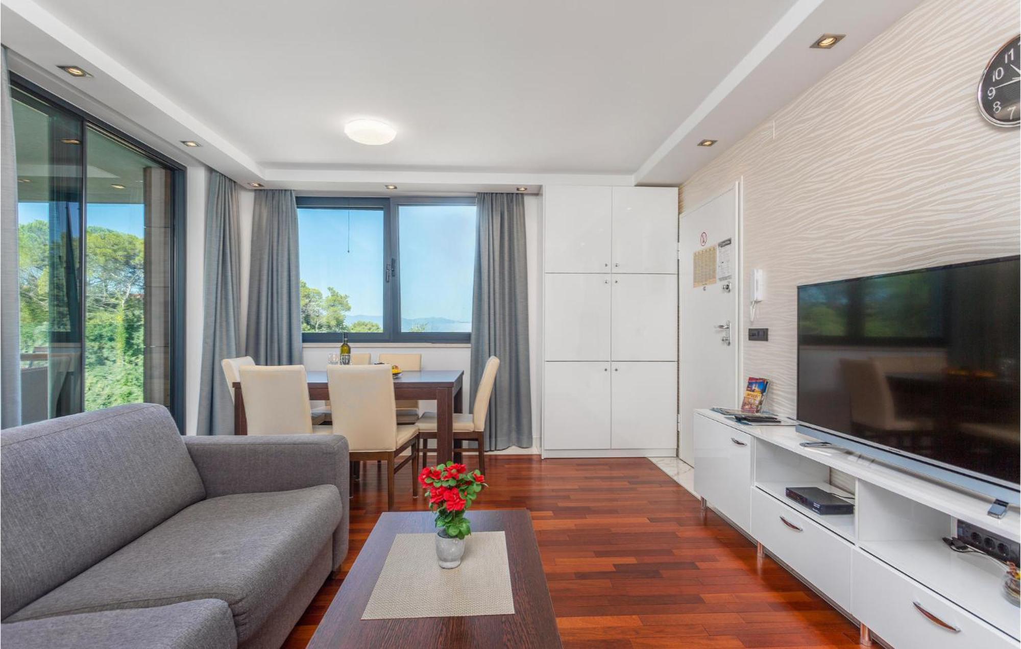 Stunning Apartment In Malinska With Kitchen Bagian luar foto