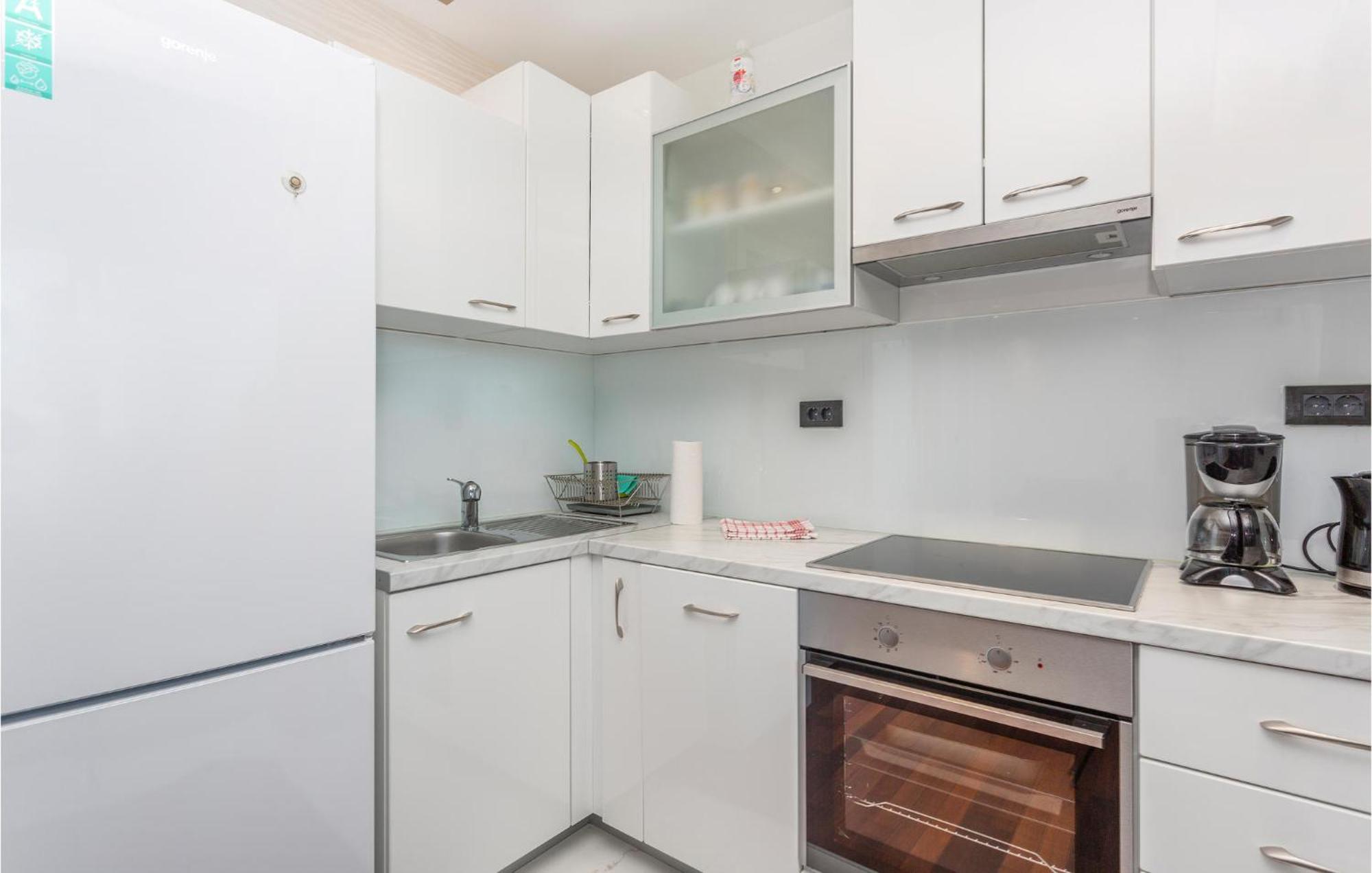Stunning Apartment In Malinska With Kitchen Bagian luar foto